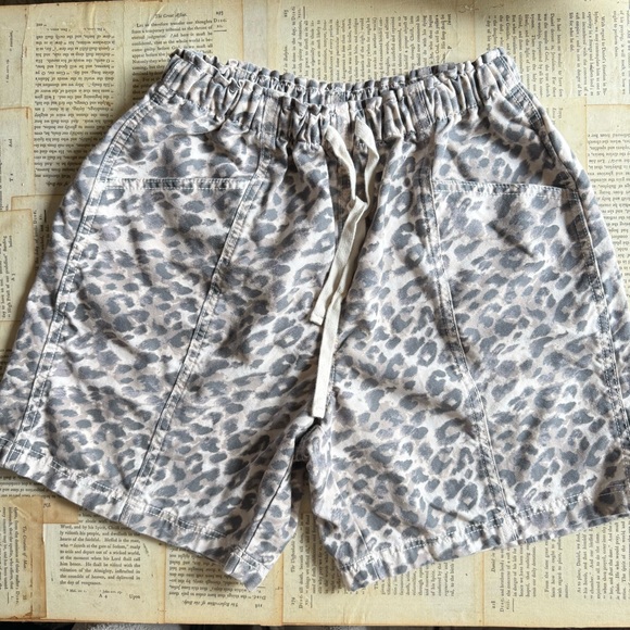 aerie Pants - AERIE Women's Leopard Print Drawstring Shorts in Gray and Cream, Size M